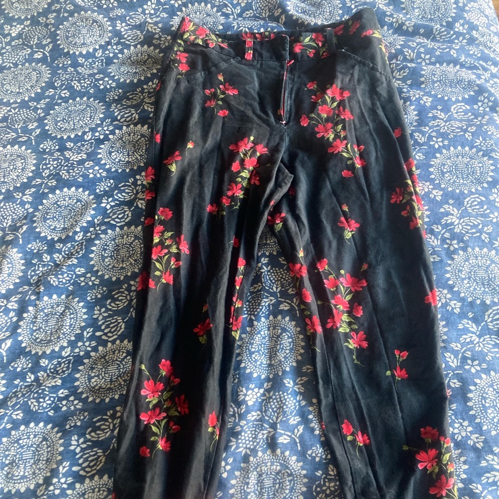 Red rose pants - Picture 2 of 5